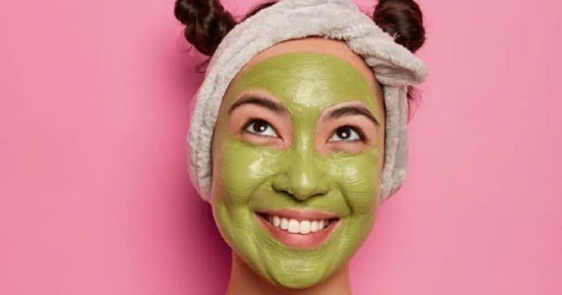 Ngoài ra, các dưỡng chất trong lá tía tô còn hỗ trợ quá trình tái tạo da, giúp cải thiện tình trạng da không đều màu và mang lại vẻ rạng rỡ tự nhiên. 
