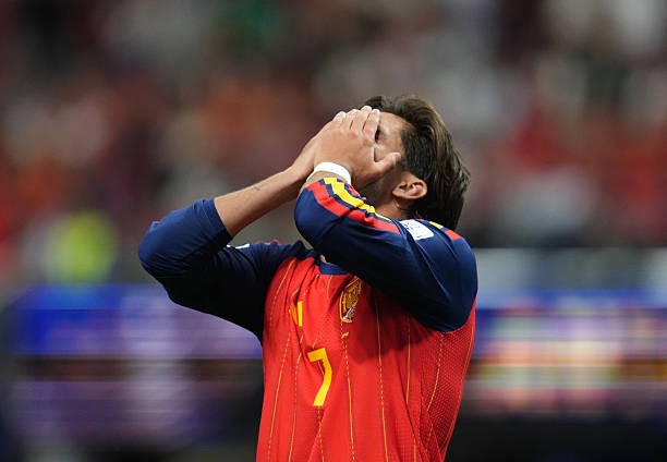 Ferran Torres (6.6): Pha dứt điểm trúng xà ngang từ khoảng cách 6 mét là không thể bào chữa; anh cũng bỏ lỡ một cơ hội khác trước khi hiệp một khép lại. Việc anh được giữ trên sân đến 80 phút là điều khó hiểu.