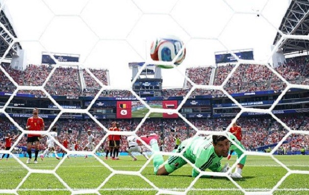 Thibaut Courtois (7.2): Có màn trình diễn bất ổn khi bị đánh bại bởi cú sút xa của Ashour, lóng ngóng cản phá quả phạt góc và cú đánh đầu từ Salah.