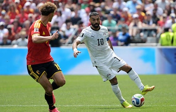 Mohamed Salah (7.0): Ngôi sao sáng nhất đội hình luôn bị kèm cặp chặt chẽ bởi ít nhất hai cầu thủ đối phương. Dù không trực tiếp ghi bàn, Salah vẫn để lại dấu ấn đậm nét với pha kiến tạo thông minh cho Ashour lập công. Sự hiện diện của anh trên sân luôn khiến hàng thủ Bỉ phải dè chừng.