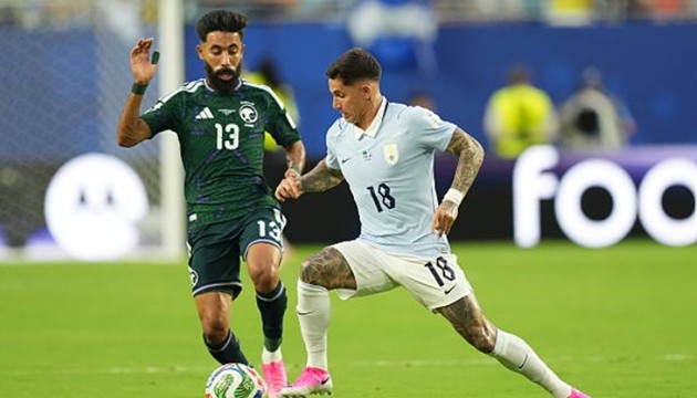 Uruguay gặp rất nhiều khó khăn trước một Ả Rập Xê Út chơi kiên cường.