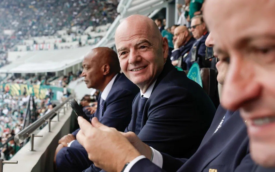  Infantino dễ dàng di chuyển giữa các nước để xem các trận đấu.