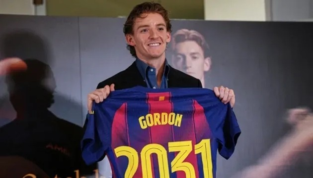 Anthony Gordon là thương vụ bom tấn đầu tiên của Barcleona hè 2026.