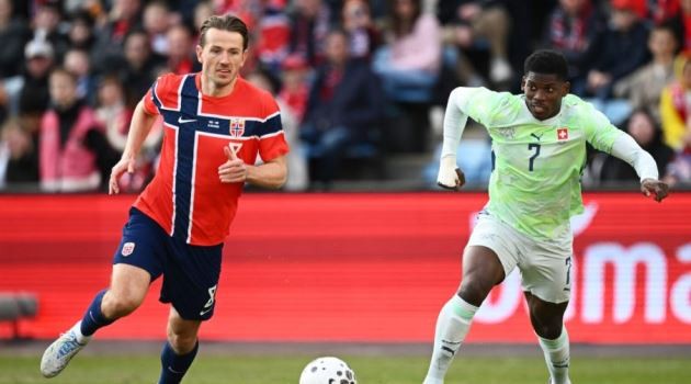 Sander Berge lọt vào tầm ngắm Quỷ đỏ.