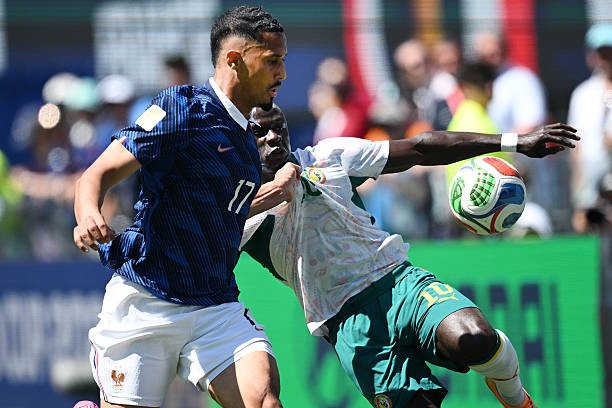 William Saliba (6.9): Đảm nhận vị trí trung vệ lệch trái và tỏ ra khá điềm tĩnh. Anh có một pha tắc bóng cực kỳ quan trọng ngay trong chân Sarr, ngăn chặn một tình huống nguy hiểm mười mươi.
