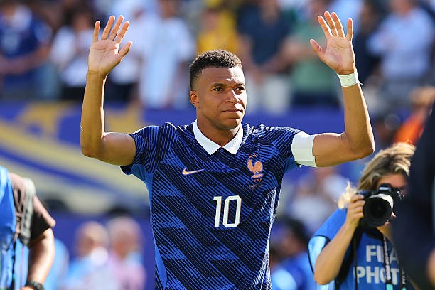 Những thay đổi của tuyển Pháp giúp Kylian Mbappe tỏa sáng trong hiệp hai.