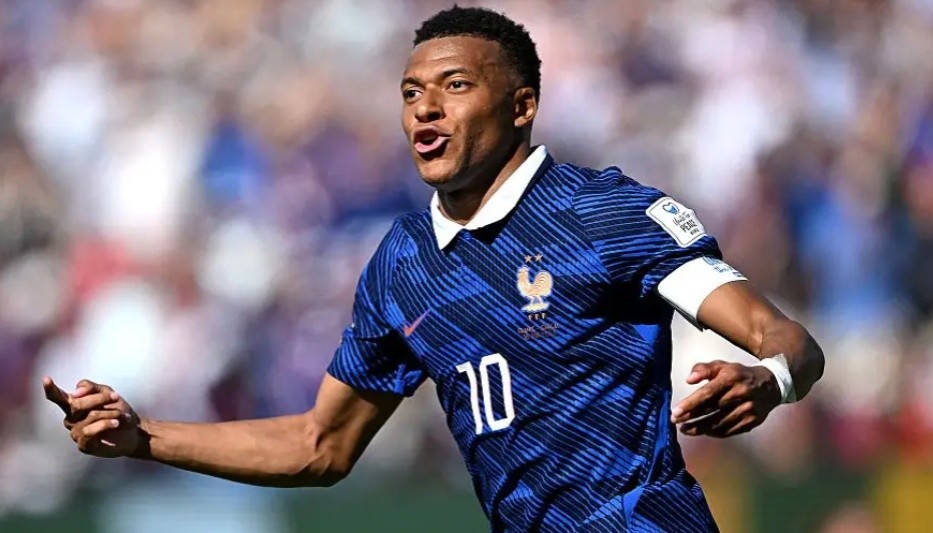 Giroud dành những lời tán dương cho Mbappe sau màn trình diễn ấn tượng trước Senegal.
