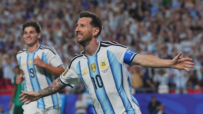 Messi lập hat-trick ngay trận ra quân World Cup 2026.