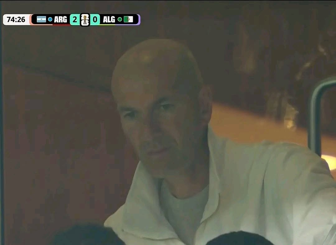 Zidane đã lắc đầu khi tỷ số là 2-0.