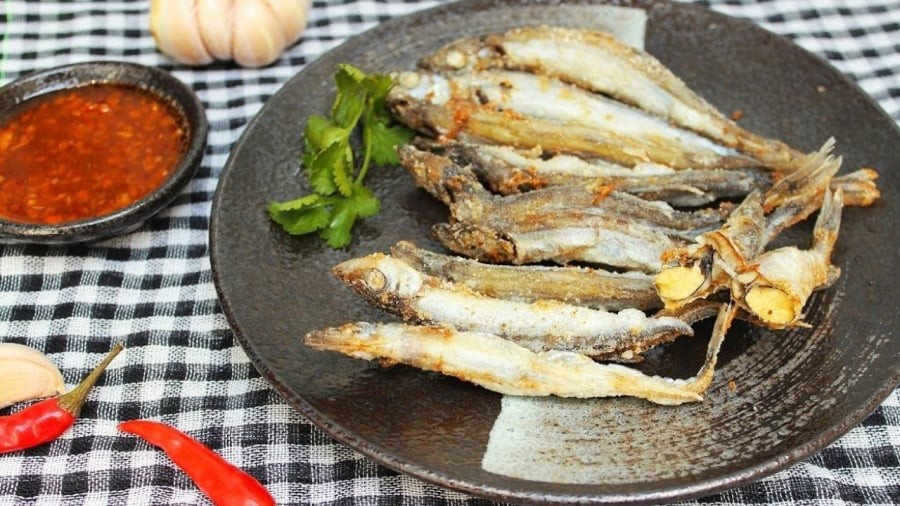 Cá trứng cung cấp nguồn protein chất lượng cao cùng nhiều chất quan trọng như sắt, canxi, phốt pho.