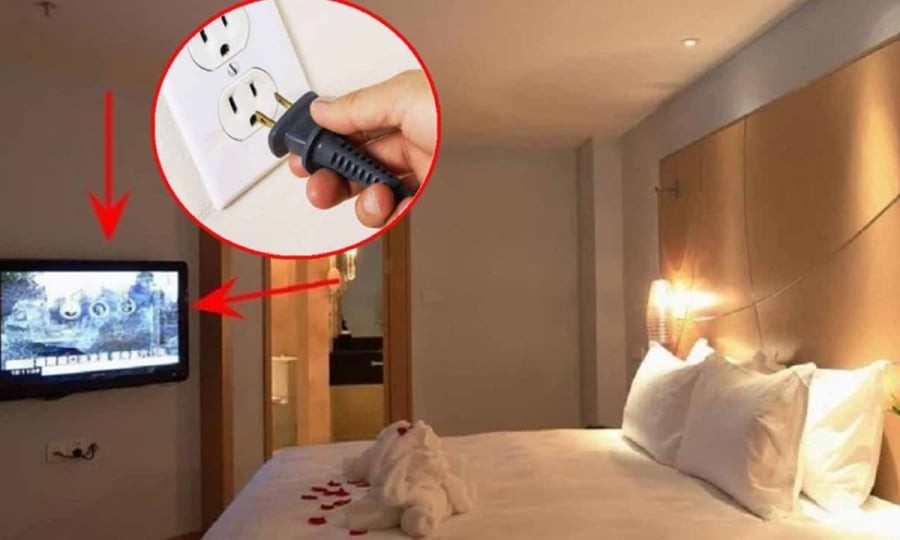 Nếu bạn ra ngoài hoặc ngủ mà thiết bị vẫn cắm điện, rủi ro có thể tăng lên.