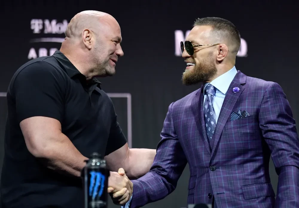Conor McGregor và Dana White tại sự kiện UFC 264