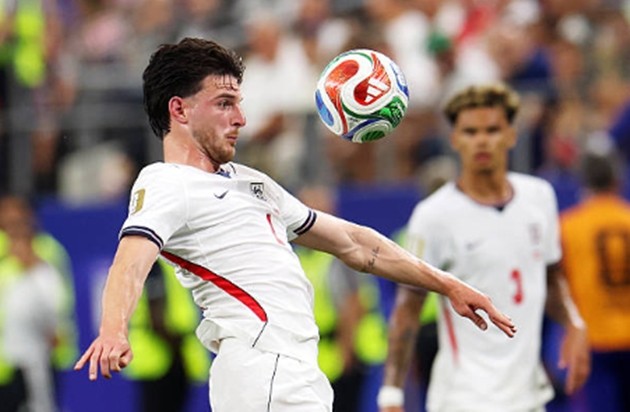 Declan Rice (7 điểm): Đá phạt góc chuẩn xác kiến tạo bàn thứ hai. Tầm ảnh hưởng lên lối chơi chung ngày càng lớn, quyết định rút anh ra nghỉ ở hiệp hai gây đôi chút bất ngờ.