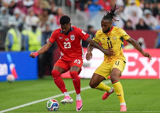 Antoine Semenyo gây thất vọng trong hiệp một trận đấu với Panama.