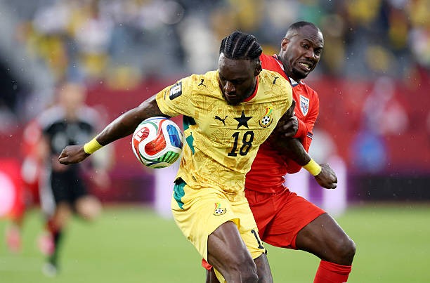 Jerome Opoku (7.9): Cùng với Adjetey, Opoku tạo thành bộ đôi trung vệ vững chắc, bịt kín mọi ngả đường tiến vào khung thành. Sự điềm tĩnh, chắc chắn và kinh nghiệm thi đấu của Opoku đã mang lại sự an tâm tuyệt đối cho hàng phòng ngự.