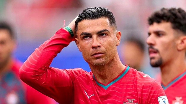 Ronaldo được giữ đến hết trận Congo dù thi đấu thất vọng.