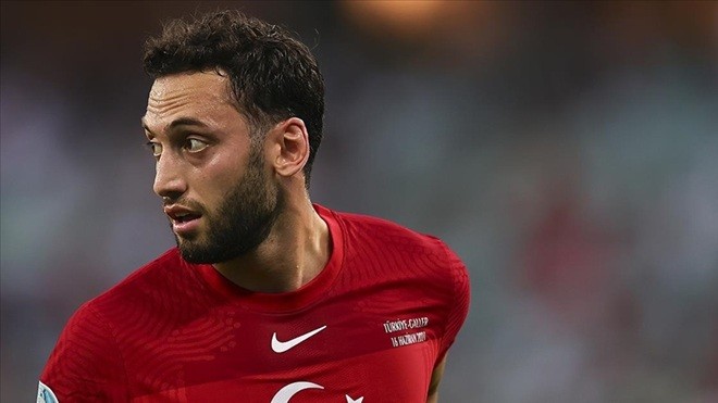  Calhanoglu cần vực dậy tinh thần toàn đội.