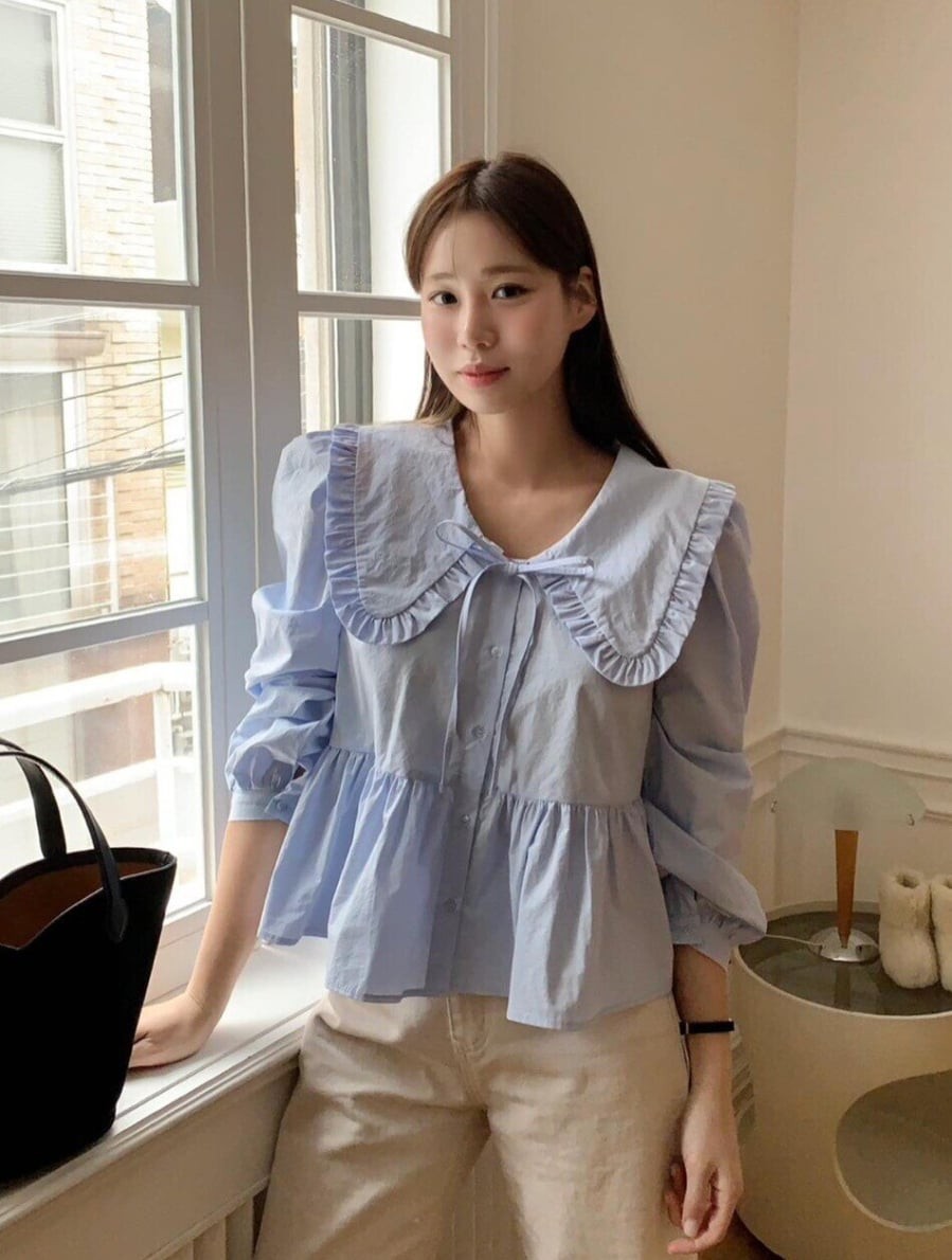 Chỉ cần phối cùng quần âu hoặc chân váy bút chì, người mặc đã có ngay một bộ trang phục chỉn chu cho môi trường công sở. 