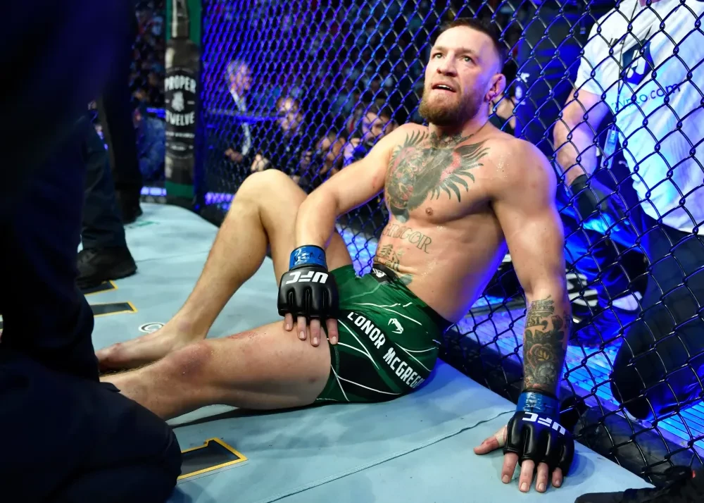 Conor McGregor chấn thương tại UFC 264
