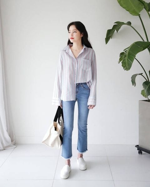 Đây là công thức dễ mặc, không đòi hỏi quá nhiều phụ kiện nhưng vẫn mang lại vẻ ngoài thời thượng.