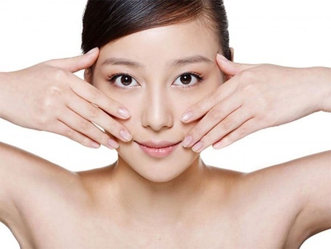 Tia UV được xem là một trong những nguyên nhân hàng đầu đẩy nhanh quá trình lão hóa da. 