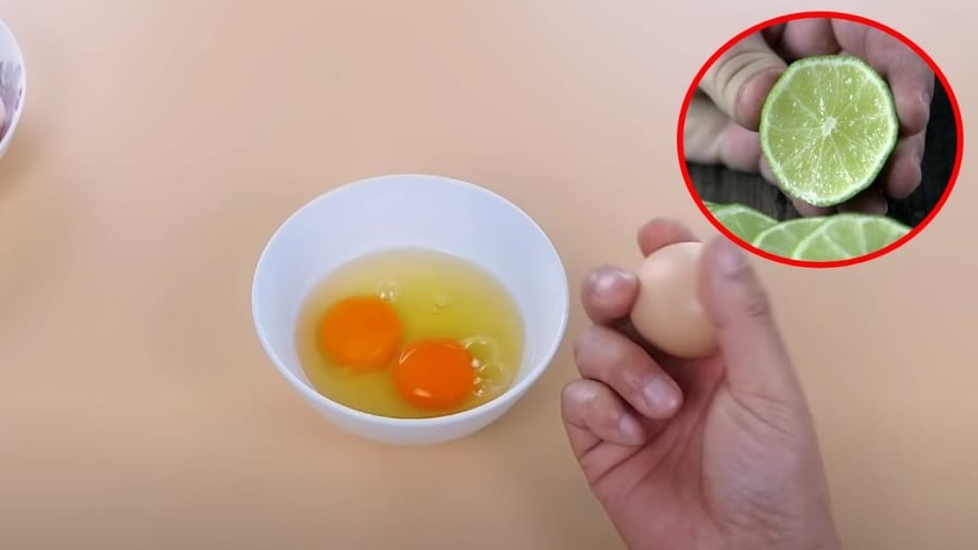 Lượng axit tự nhiên trong chanh có thể giúp hỗn hợp trứng hòa quyện tốt hơn, tạo kết cấu mềm và tơi xốp sau khi chế biến.