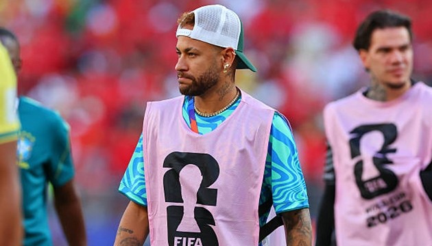 Neymar vẫn chưa thể ra sân đá cho Brazil.