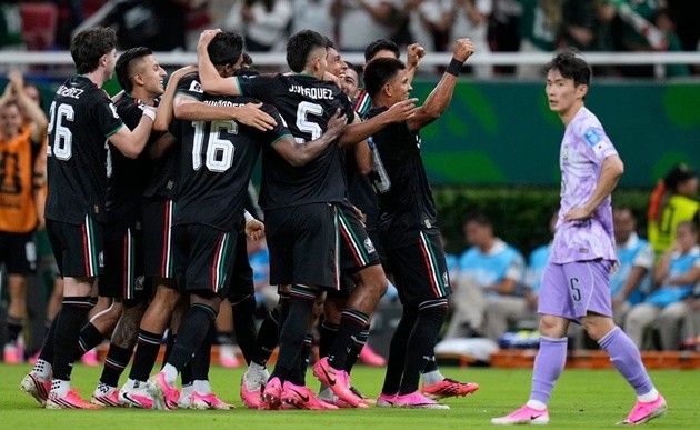 Mexico giành vé vào vòng 1/32.