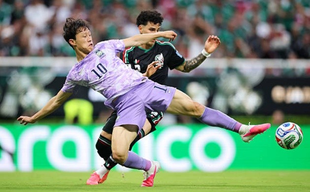 Lee Jae-sung – 6.3 điểm: Dù là một cầu thủ dày dạn kinh nghiệm nhưng đây rõ ràng không phải là trận đấu của anh. Jae-sung gần như bị lạc lõng giữa hệ thống phòng ngự của đối phương.