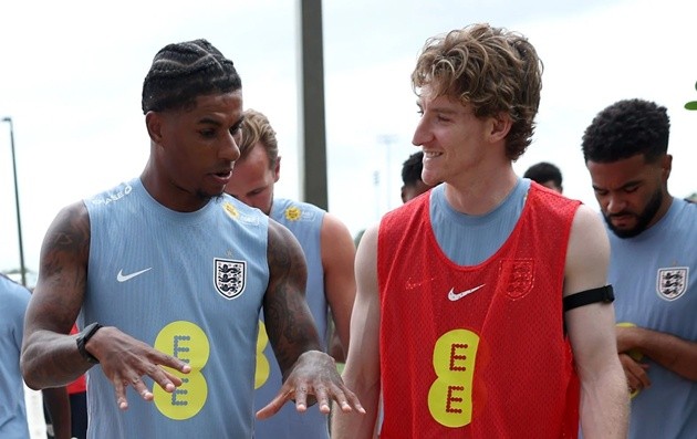Rashford đang cạnh tranh với Gordon ở ĐT Anh.