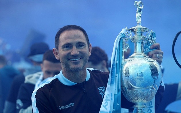 Lampard sắp gia hạn hợp đồng với Coventry.
