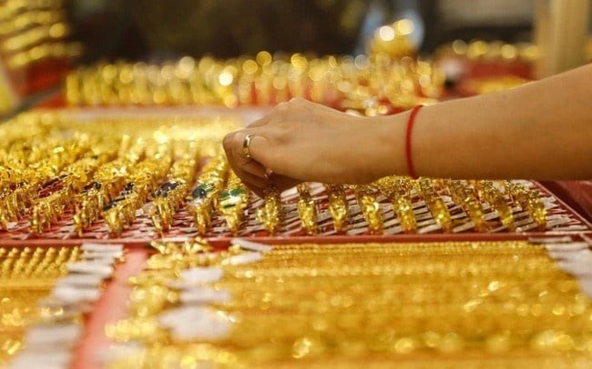  Việc vàng thế giới giảm sâu xuống dưới 4.200 USD/ounce do áp lực lãi suất từ Mỹ đã trực tiếp kéo giá vàng trong nước đi xuống.