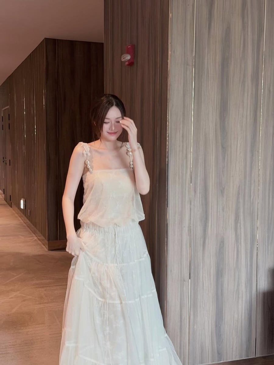 Người đẹp thường lựa chọn những thiết kế thanh lịch với đường cắt may tinh tế nhằm đảm bảo sự thoải mái nhưng vẫn nổi bật.