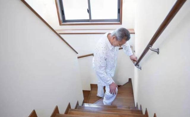 Sau tuổi 40, cơ thể mất khoảng 1% khối lượng cơ mỗi năm và con số này tăng gấp đôi sau tuổi 60. 