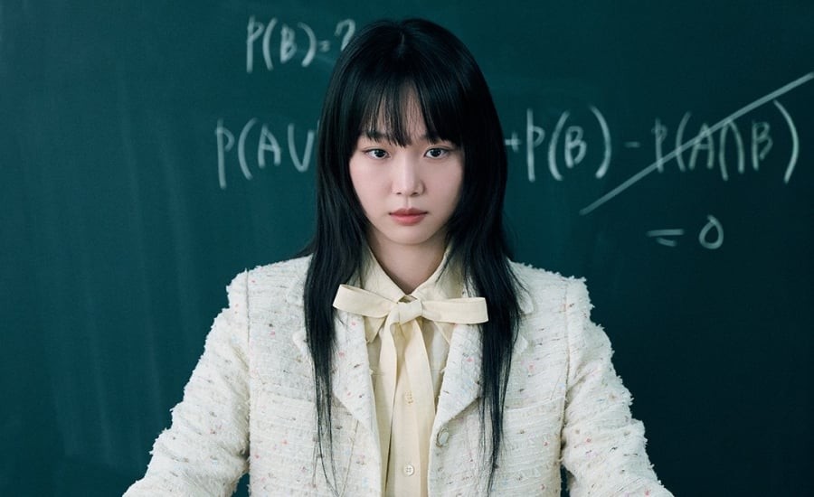 Sau hiệu ứng tích cực từ bộ phim Teach You a Lesson, cái tên Jin Ki Joo nhận được sự quan tâm lớn từ công chúng. 