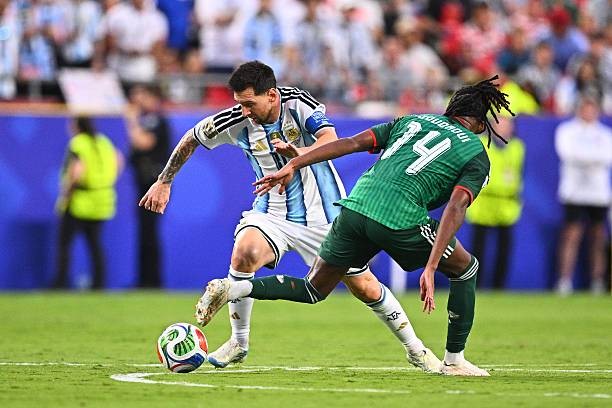 Liên đoàn bóng đá Algeria không hài lòng sau trận đấu với Argentina.