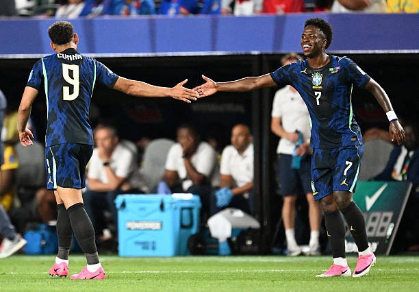 Matheus Cunha và Vinicius Junior thay nhau tỏa sáng để giúp Brazil dẫn trước 3-0 ngay trong hiệp 1.