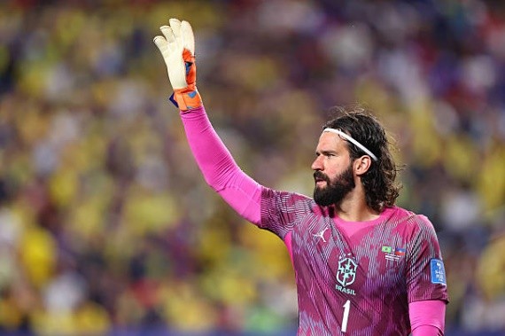 Alisson Becker (7.8): Một trận đấu khá nhàn nhã đối với thủ thành đang khoác áo Liverpool. Anh không phải đối mặt với quá nhiều áp lực nhưng vẫn duy trì sự tập trung cao độ, có một vài tình huống cứu thua kịp thời và điều phối bóng lên tuyến trên rất ổn định.