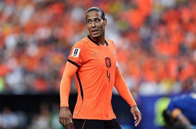 Virgil van Dijk (7.0): Thể hiện đẳng cấp thủ lĩnh ở trung tâm hàng thủ. Không chiến mạnh mẽ và chỉ huy tốt tuyến dưới trước sức ép đáng kể từ đối thủ.