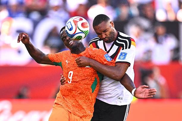 Jonathan Tah (7.1/10): Anh đã nỗ lực hỗ trợ Kimmich đối phó với sức mạnh của Diomande và thể hiện khả năng điều phối bóng rất tự tin từ tuyến dưới.