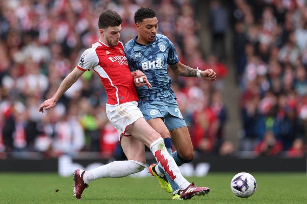 Rice đang thuyết phục Rogers đến Arsenal, theo Daily Mail.