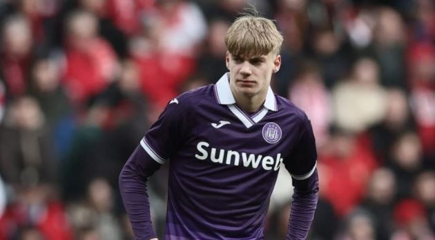 Nathan De Cat của Anderlecht đầy tiềm năng.