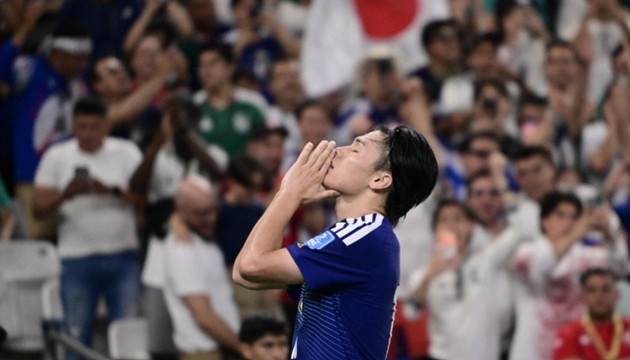 Màn ăn mừng gây chú ý của Ueda.
