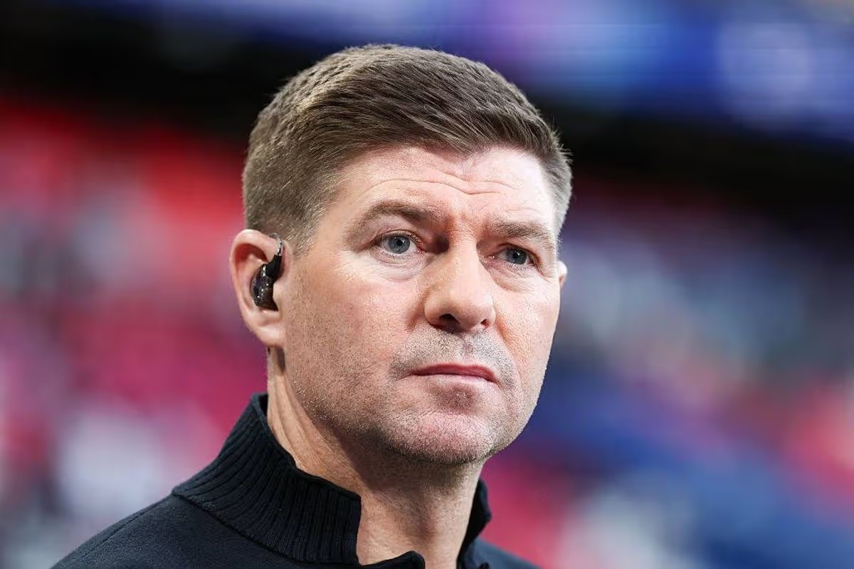 Steven Gerrard đang được liên kết tới ghế nóng của Ipswich Town.