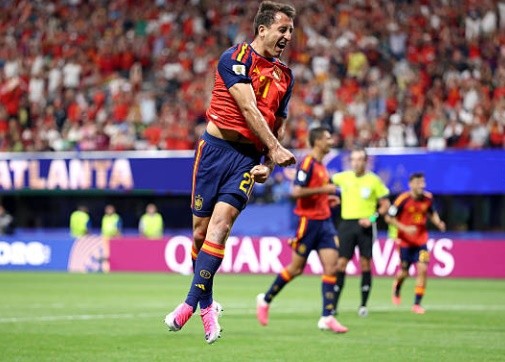 Mikel Oyarzabal lập cú đúp chớp nhoáng.