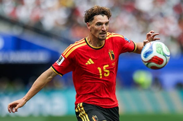 Hậu vệ phải Thomas Meunier (6.6 điểm): Thi đấu nỗ lực bên hành lang cánh phải nhưng không để lại dấu ấn chuyên môn. Anh phải nhận thẻ vàng vô duyên do lỗi câu giờ trước khi bị thay ra.