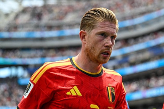 Tiền vệ công Kevin De Bruyne (6.8 điểm): Thi đấu vất vả khi liên tục bị theo kèm rát và phạm lỗi. Dù rất nỗ lực tạt bóng, nhạc trưởng này không có sự kết nối tốt với tiền đạo và bị thay ra sớm.