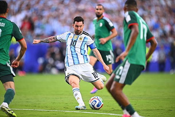 Lionel Messi chỉ cần 1 bàn thắng nữa để xô đổ kỷ lục của Miroslav Klose.