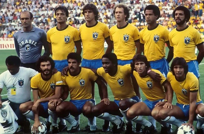 Đội hình hoa mỹ của tuyển Brazil.