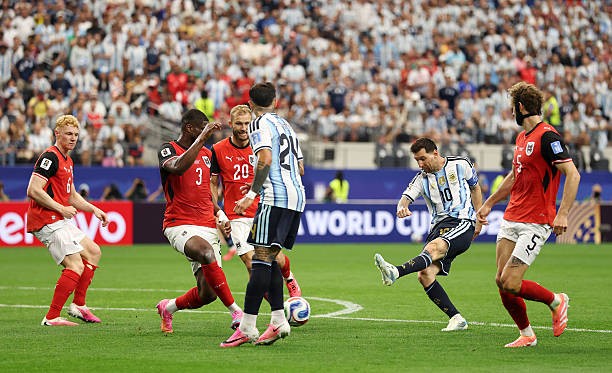 Áo và Argentina chơi giằng co ở nửa đầu hiệp hai.